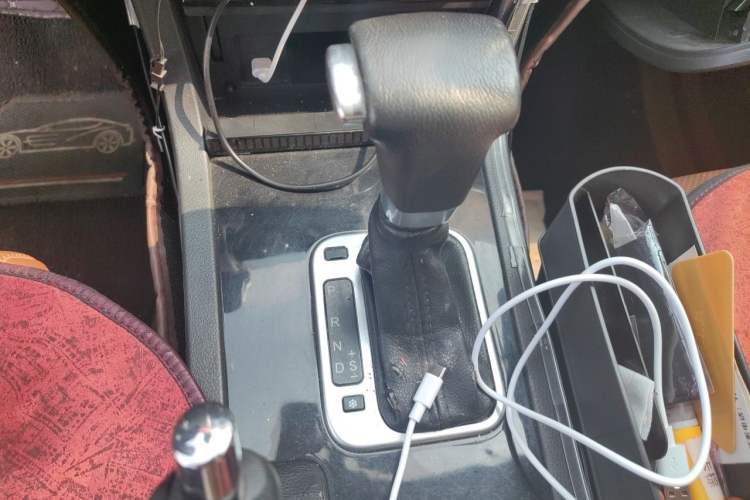 Used Yema T70 2015 Revised 1.8T CVT Elegant Version Gear Lever