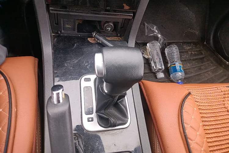 Used Yema T70 2015 Revised 1.8T CVT Elegant Version Gear Lever