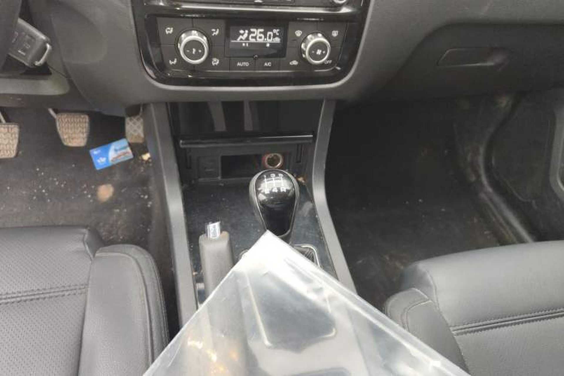 Used Yema T70 2015 1.8L Manual Elite Model Gear Lever