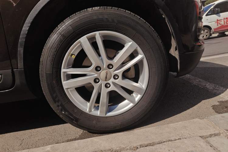 Used Yema T70 2015 1.8T CVT Flagship Model Right Front Wheel Hub