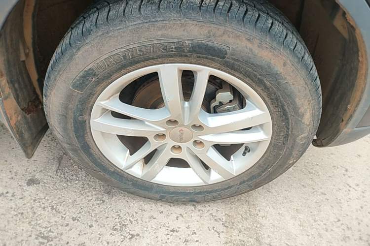 Used Yema T70 2015 Revised 1.8T CVT Elegant Version Right Front Wheel Hub