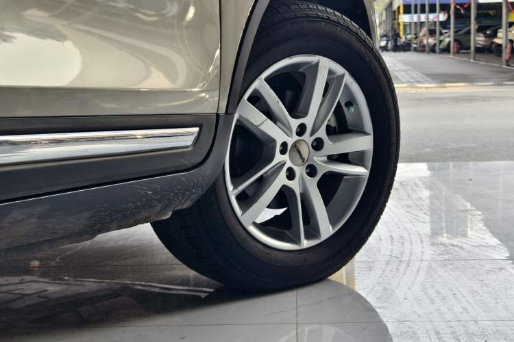 Used Yema T70 2015 Revised 1.8T CVT Elegant Version Exterior 7