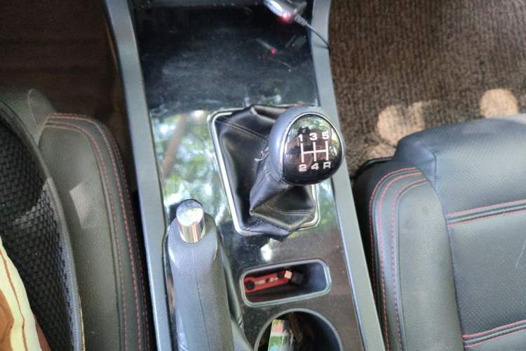 Used Yema T70 2015 Revised 1.8L Manual Elite Version Gear Lever