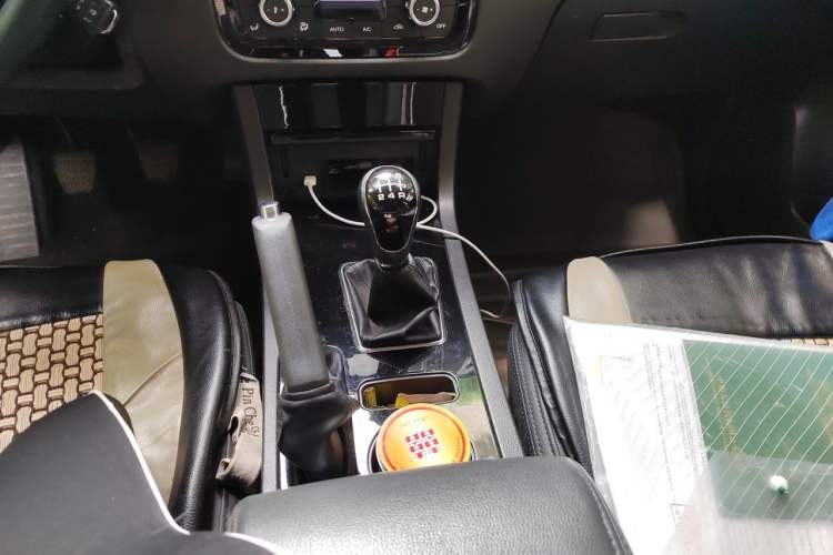 Used Yema T70 2015 1.8L Manual Elite Model Gear Lever