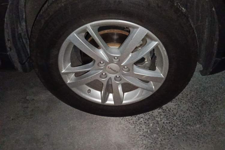 Used Yema T70 2015 Revised 1.8T CVT Elegant Version Right Front Wheel Hub
