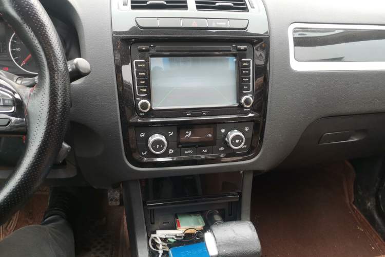 Used Yema T70 2015 1.8T CVT Smart Model Audio And AC Panel