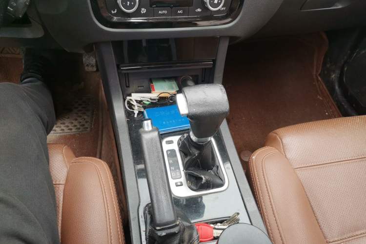 Used Yema T70 2015 1.8T CVT Smart Model Gear Lever