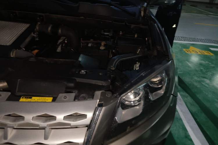 Used Yema T70 2015 1.8T CVT Elegant Model Engine Bay Left