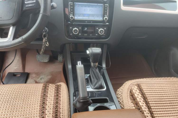 Used Yema T70 2015 Revised 1.8T CVT Elegant Version Gear Lever