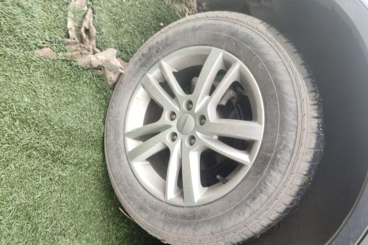 Used Yema T70 2015 Revised 1.8T CVT Elegant Version Right Rear Wheel Hub
