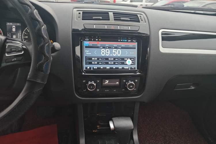 Used Yema T70 2015 Revised 1.8T CVT Elegant Version Audio And AC Panel