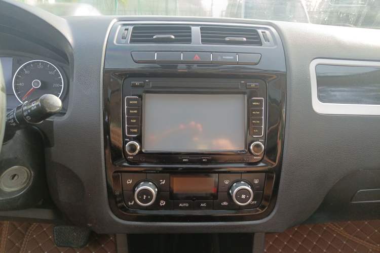 Used Yema T70 2015 Revised 1.8T CVT Elegant Version Audio And AC Panel