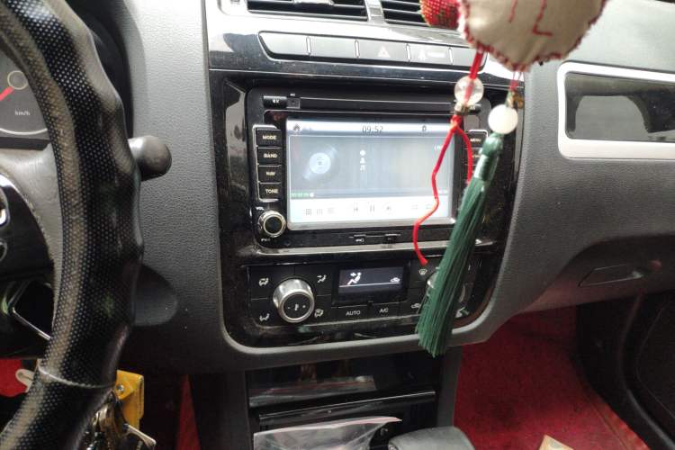 Used Yema T70 2015 Revised 1.8T CVT Elegant Version Audio And AC Panel
