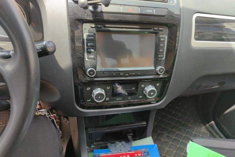 Used Yema T70 2015 1.8L Manual Elite Model Audio And AC Panel