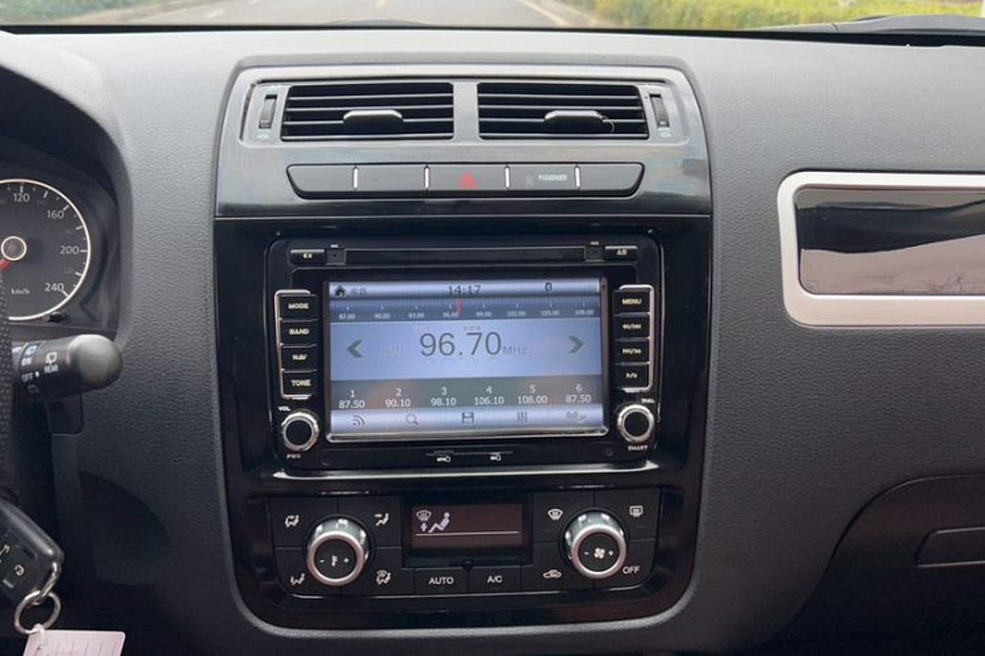 Used Yema T70 2015 Revised 1.8T CVT Elegant Version Audio And AC Panel