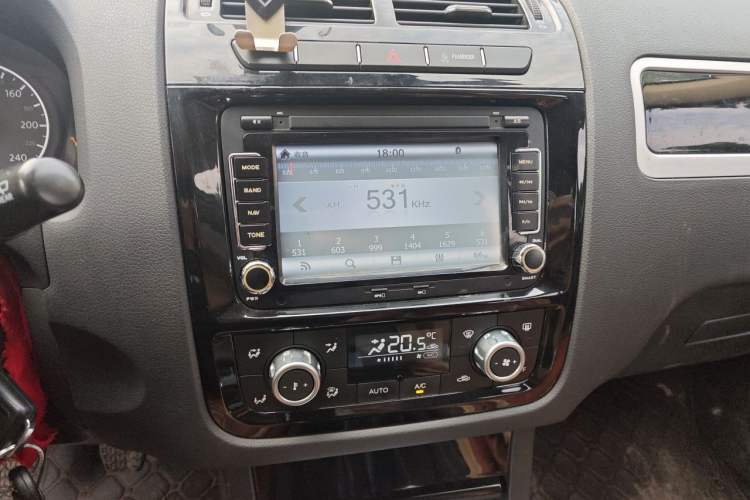 Used Yema T70 2015 Revised 1.8L Manual Elite Version Audio And AC Panel