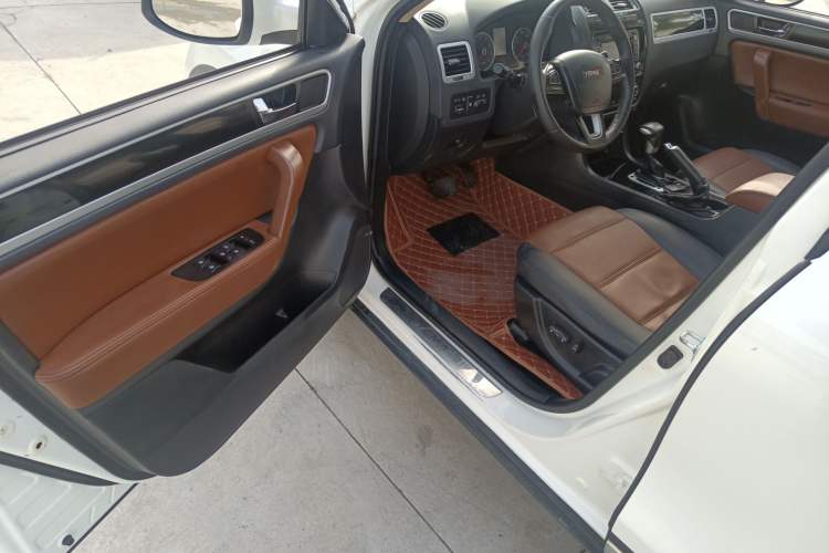 Used Yema T70 2015 Revised 1.8T CVT Elegant Version Driver Seat