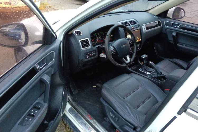 Used Yema T70 2015 Revised 1.8T CVT Elegant Version Driver Seat