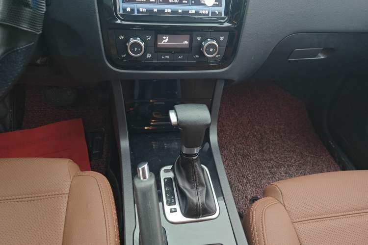 Used Yema T70 2015 Revised 1.8T CVT Elegant Version Gear Lever