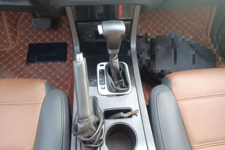 Used Yema T70 2015 Revised 1.8T CVT Elegant Version Gear Lever