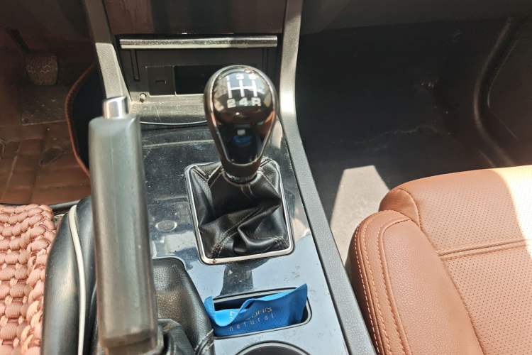 Used Yema T70 2015 1.8L Manual Luxury Model Gear Lever