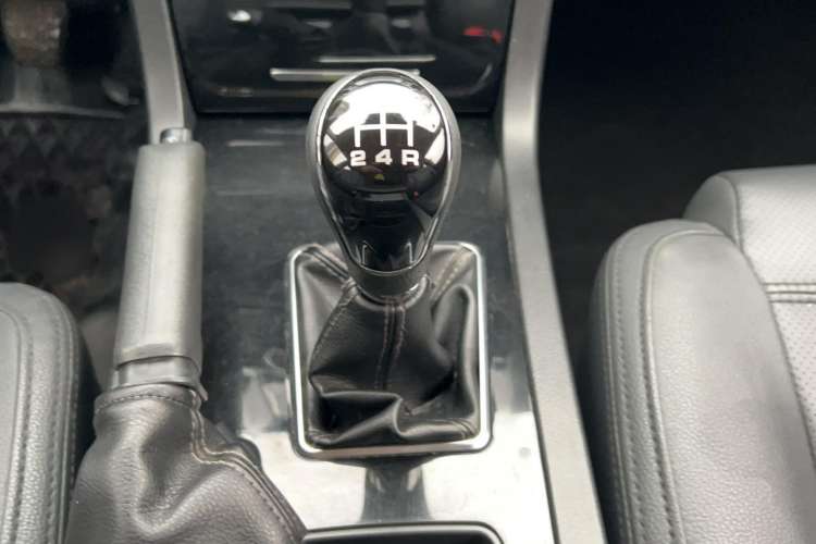 Used Yema T70 2015 1.8L Manual Elite Model Gear Lever