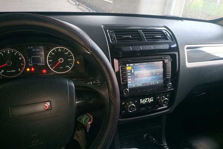 Used Yema T70 2015 1.8L Manual Elite Model Interior 2