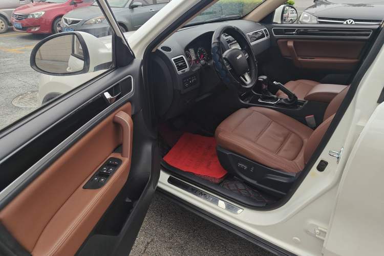 Used Yema T70 2015 Revised 1.8T CVT Elegant Version Interior 3