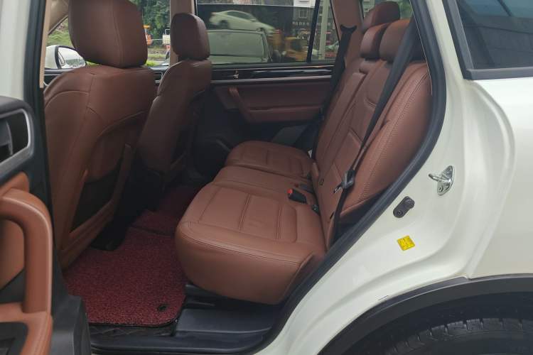 Used Yema T70 2015 Revised 1.8T CVT Elegant Version Interior 4