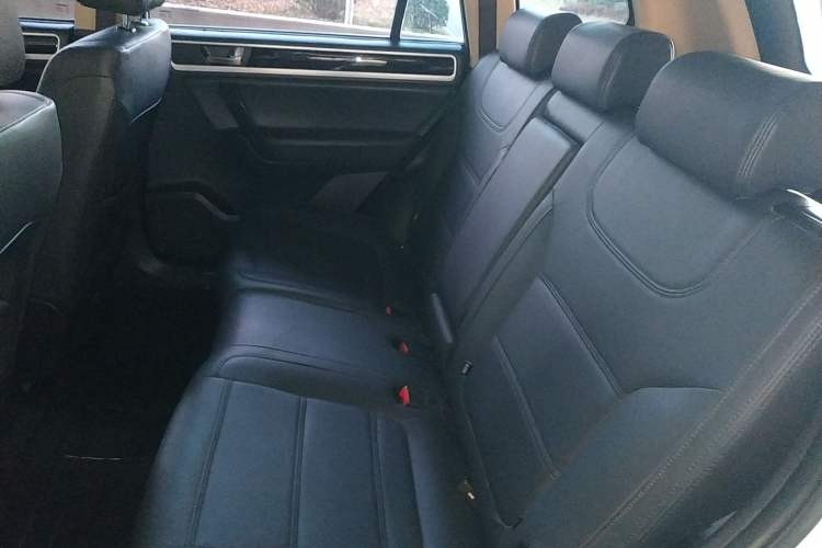 Used Yema T70 2015 1.8L Manual Elite Model Interior 4