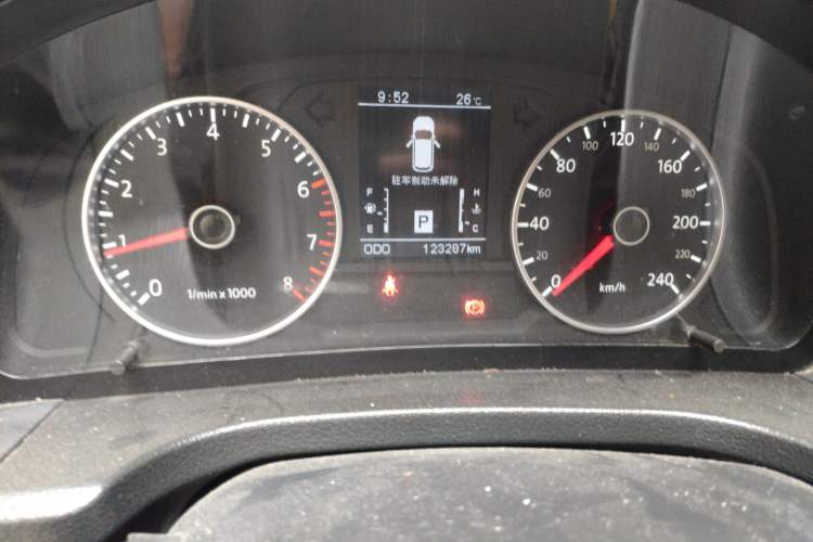 Used Yema T70 2015 Revised 1.8T CVT Elegant Version Odometer Close Up