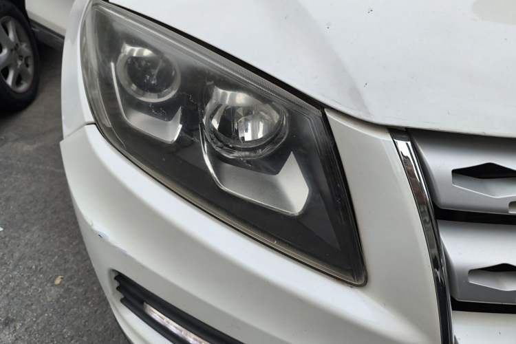 Used Yema T70 2015 Revised 1.8L Manual Elite Version Right Front Headlight