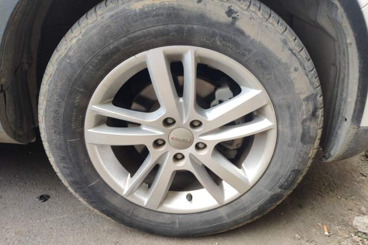 Used Yema T70 2015 Revised 1.8T CVT Elegant Version Right Front Wheel Hub