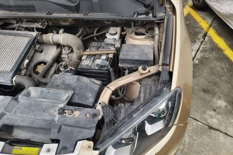 Used Yema T70 2015 1.8T CVT Flagship Model Engine Bay Left