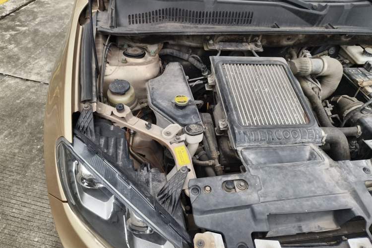 Used Yema T70 2015 1.8T CVT Flagship Model Engine Bay Right