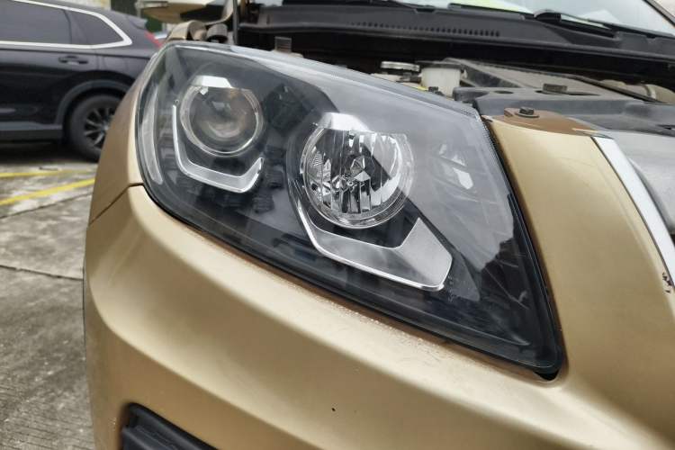 Used Yema T70 2015 1.8T CVT Flagship Model Right Front Headlight