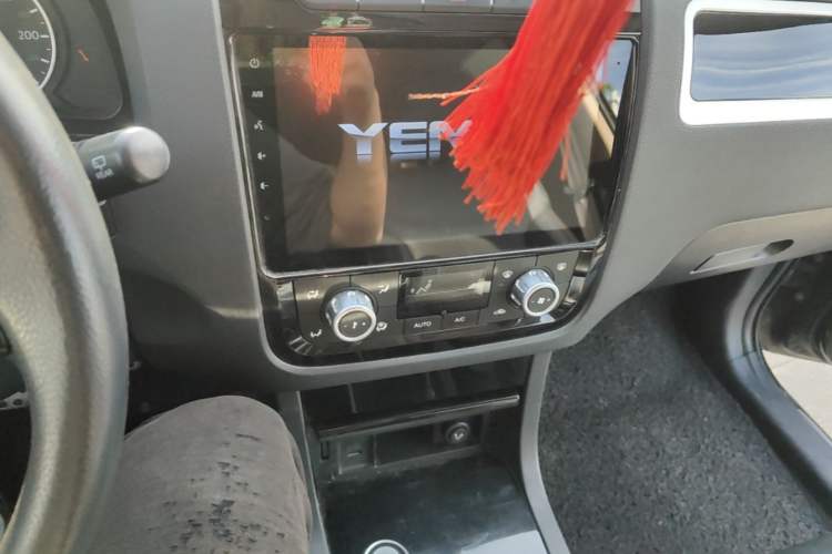Used Yema T70 2016 Upgraded Model 1.5T Manual Luxury Version Audio And AC Panel
