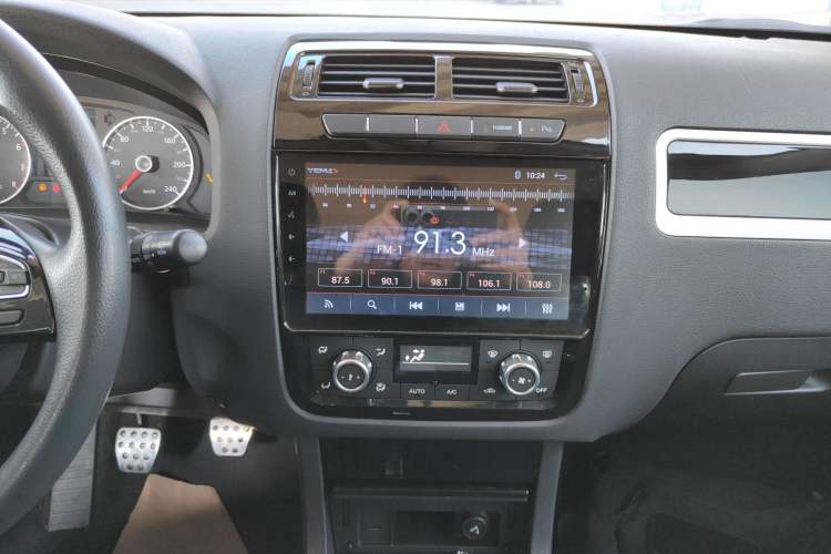 Used Yema T70 2016 Upgraded Model 1.5T Manual Luxury Version Audio And AC Panel