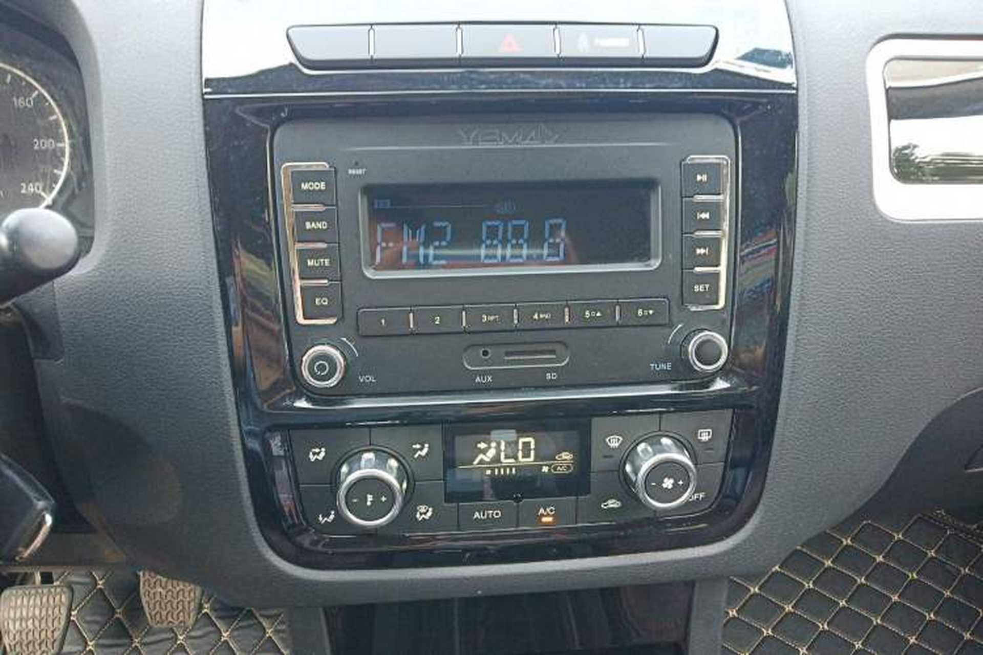 Used Yema T70 2016 Upgraded Model 1.8L Manual Comfort Version Audio And AC Panel