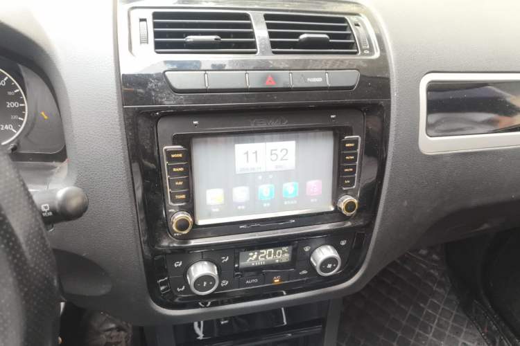 Used Yema T70 2016 1.8T CVT Elegant Model Audio And AC Panel