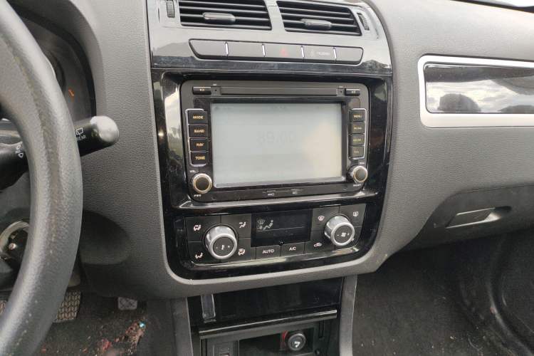 Used Yema T70 2016 1.8L Manual Elite Version Audio And AC Panel