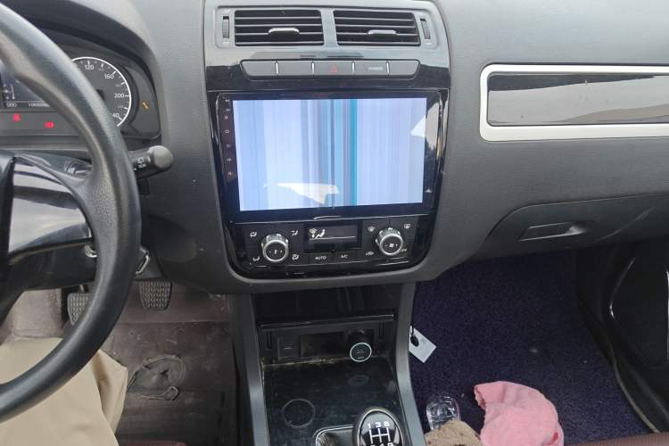 Used Yema T70 2016 Upgraded Model 1.8L Manual Comfort Version Audio And AC Panel