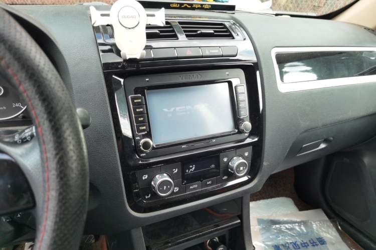 Used Yema T70 2016 Upgraded Model 1.8L Manual Elite Version Audio And AC Panel
