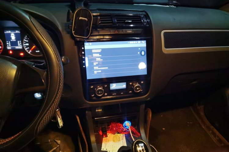 Used Yema T70 2016 Upgraded Model 1.8L Manual Comfort Version Audio And AC Panel