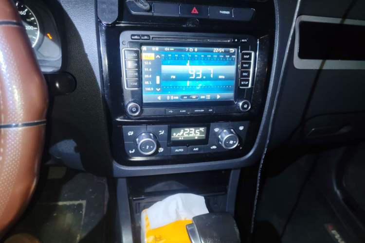Used Yema T70 2016 1.8T CVT Elegant Model Audio And AC Panel