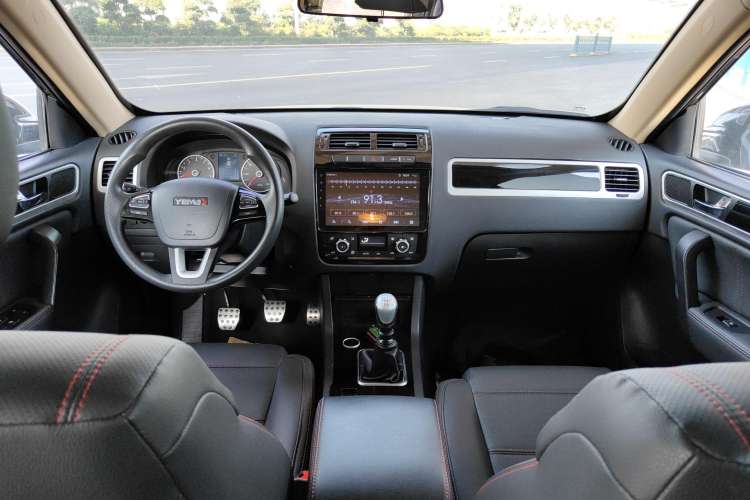 Used Yema T70 2016 Upgraded Model 1.5T Manual Luxury Version Center Console