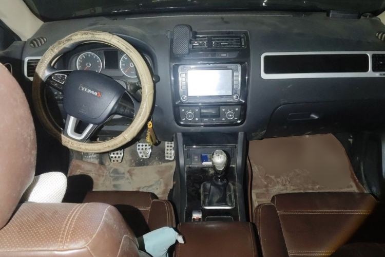 Used Yema T70 2016 Upgraded Model 1.5T Manual Leading Version Center Console