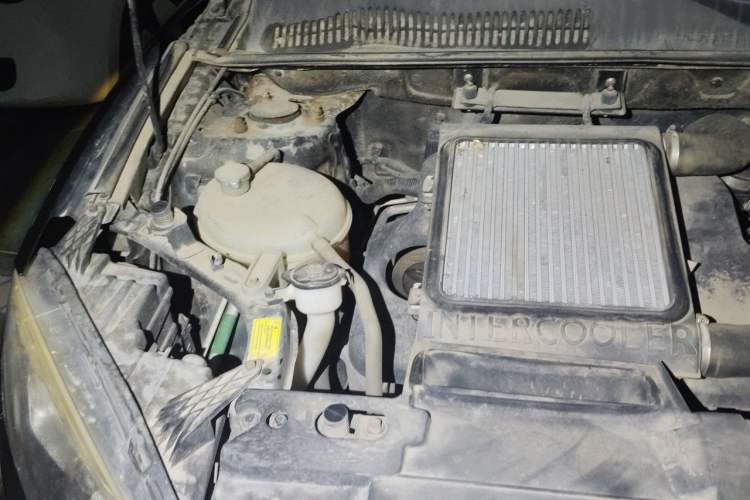 Used Yema T70 2016 Upgraded Model 1.5T Manual Leading Version Engine Bay Right