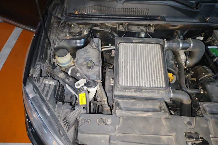 Used Yema T70 2016 1.8T CVT Elegant Model Engine Bay Right