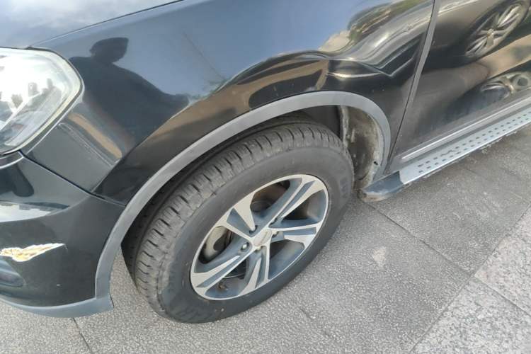 Used Yema T70 2016 Upgraded Model 1.5T Manual Luxury Version Exterior 4